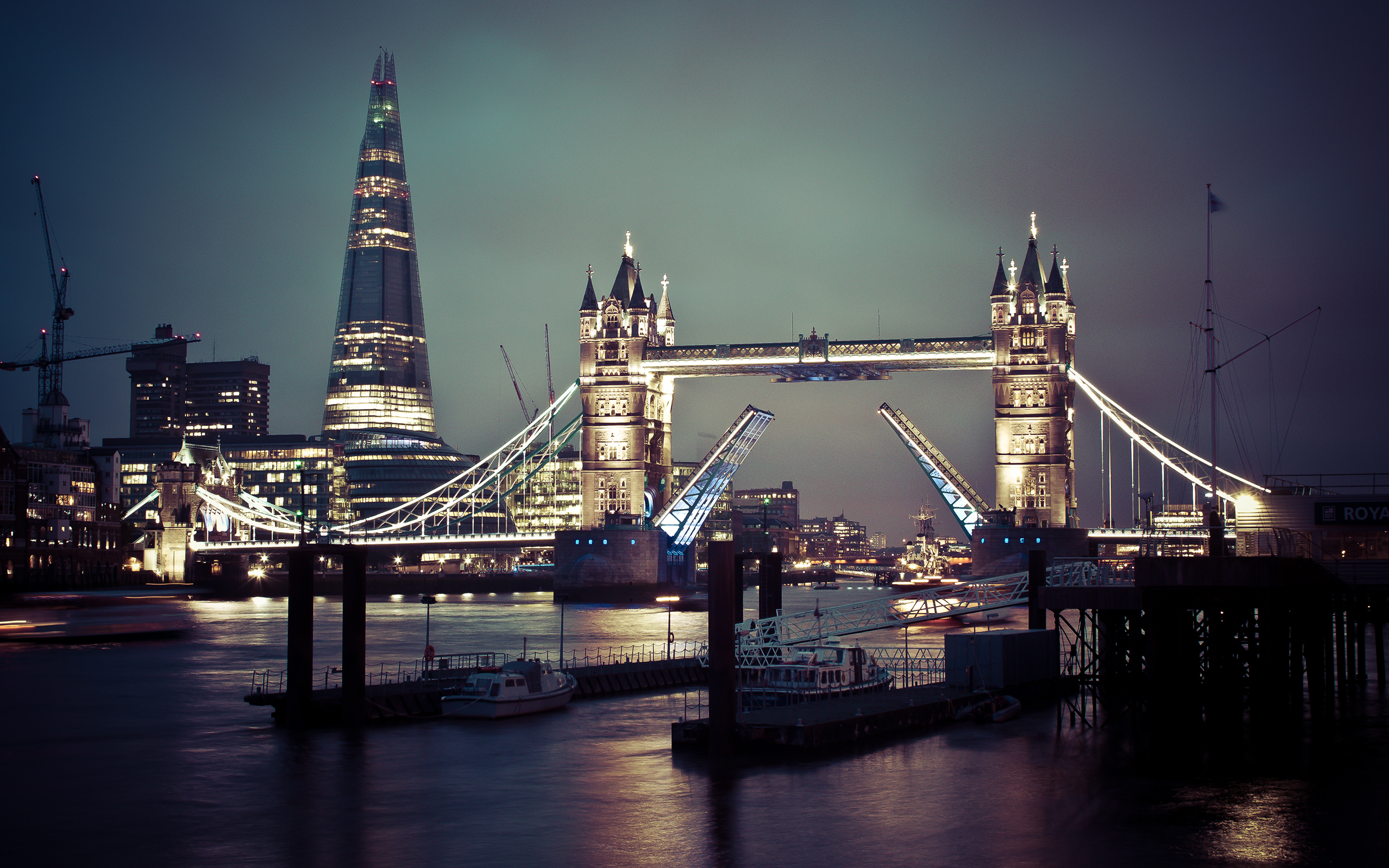 London bridge at night